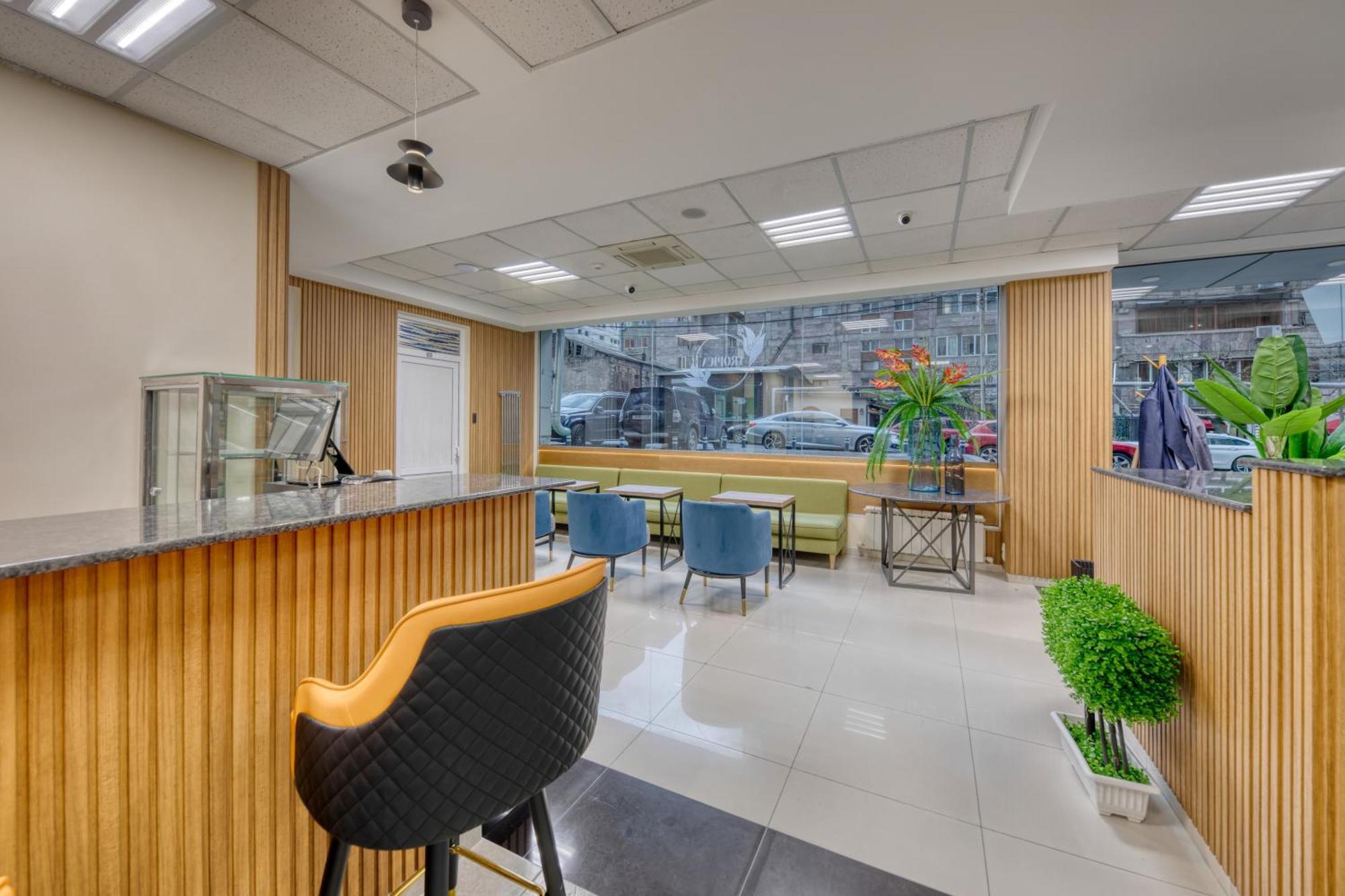 Tropica Inn Hotel エレバン エクステリア 写真