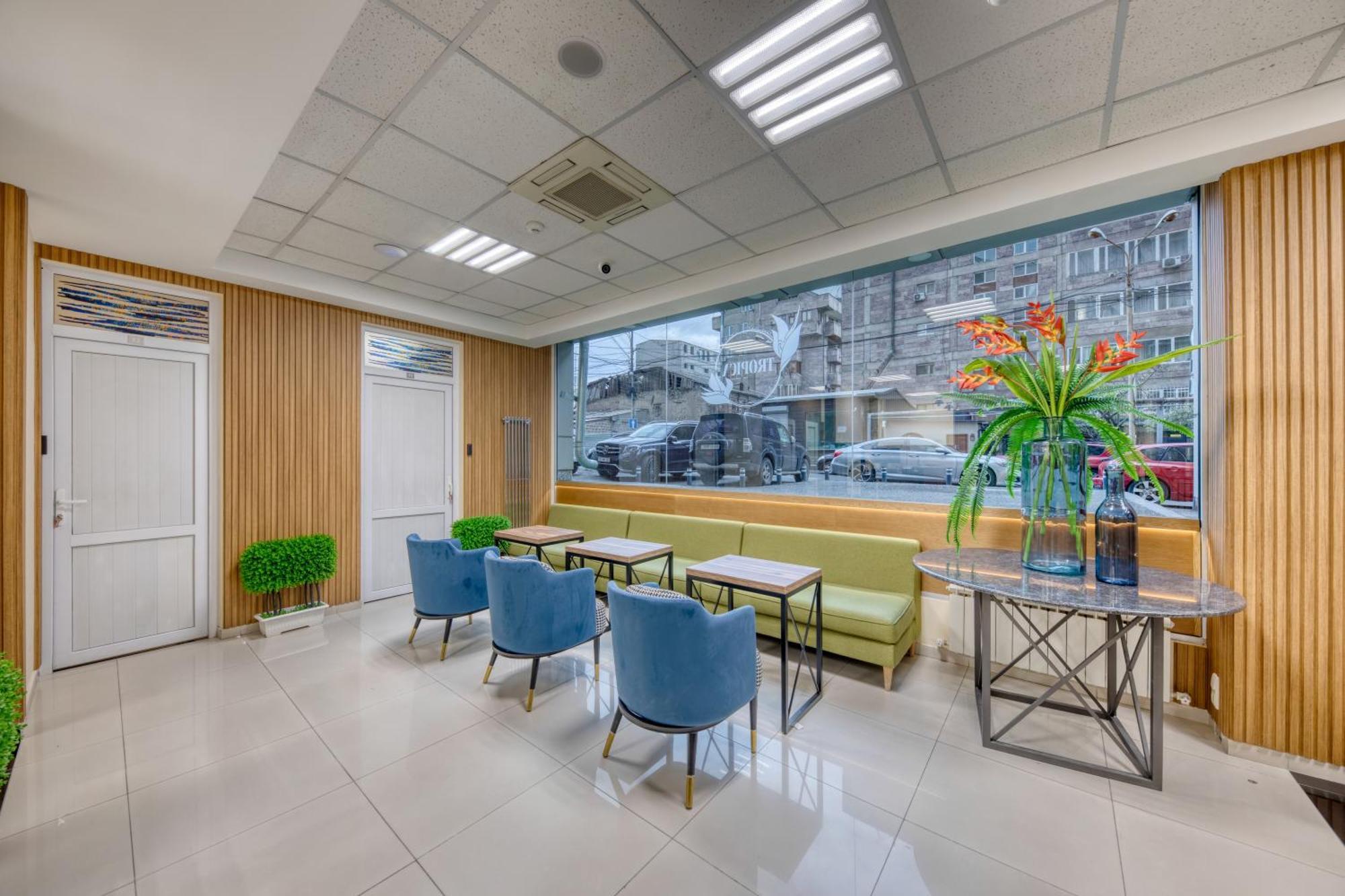 Tropica Inn Hotel エレバン エクステリア 写真